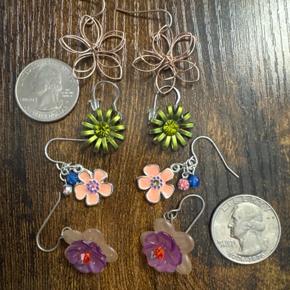Lot of 4 Flower Dangle Drop Earrings Rose Gold Tone Green Pink Purple Floral - Picture 2 of 3